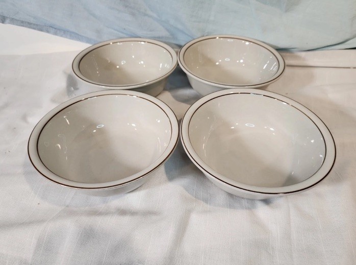 Read more about the article Arabia Finland Fennica Vintage Soup/Cereal Bowls  Set of 4 Nice!