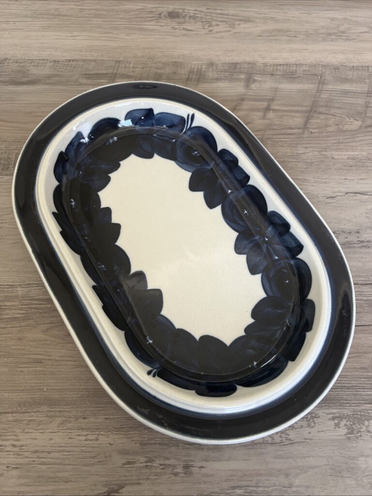 Read more about the article Vintage Arabia of Finland ANEMONE Blue 14″ Oval Serving Platter by Ulla Procopé