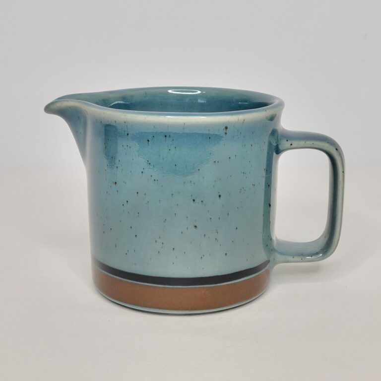 Read more about the article Vintage Arabia Finland Meri Ceramic 16 oz Pitcher Blue Brown