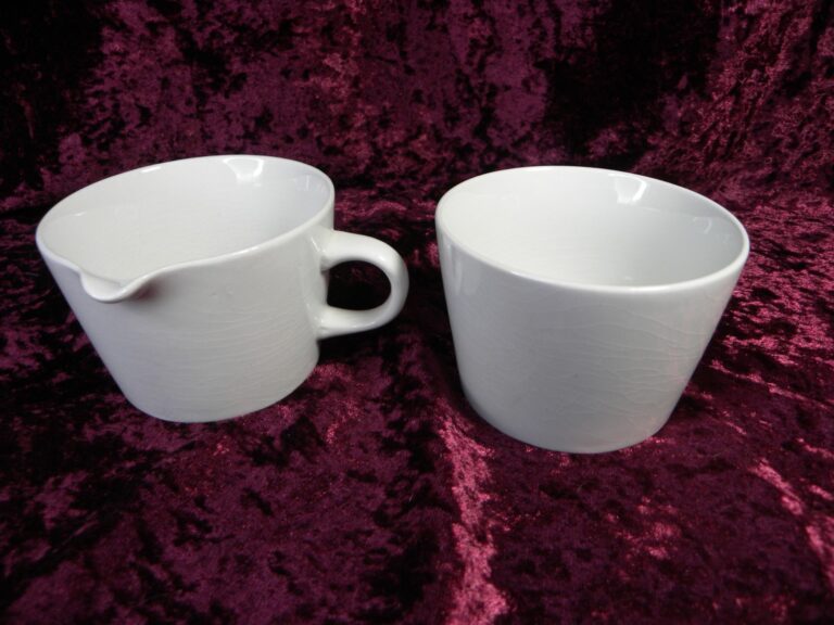 Read more about the article Teema White Arabia of Finland Kaj Franck Side Pour Creamer Open Sugar Bowl