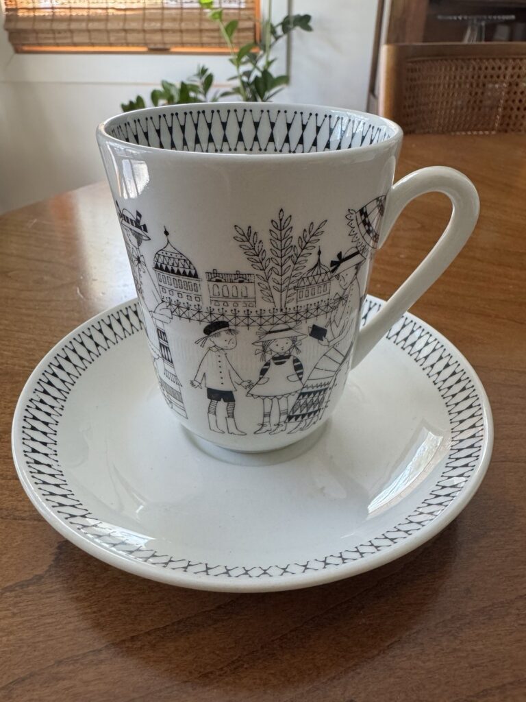Read more about the article Vintage ARABIA Finland Emilia Cup Saucer Set Raija Uosikkinen illustration Art