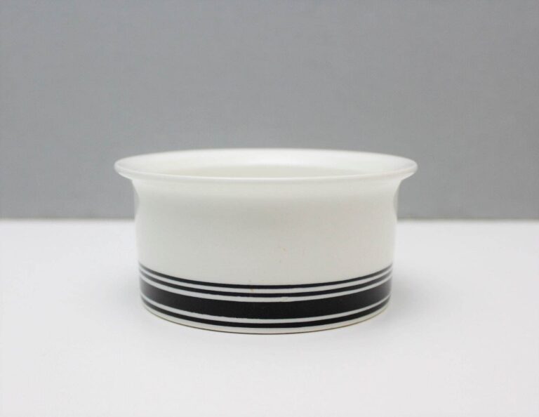 Read more about the article Arabia Finland Faenza Sugar Bowl Peter Winqvist Black White Stripes