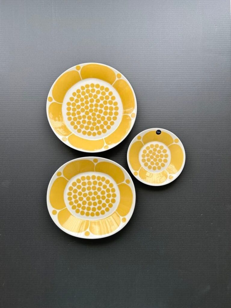 Read more about the article Arabia Sunnuntai Yellow Round Plate 17cm 26cm Oval Plate 25cm 3 Set