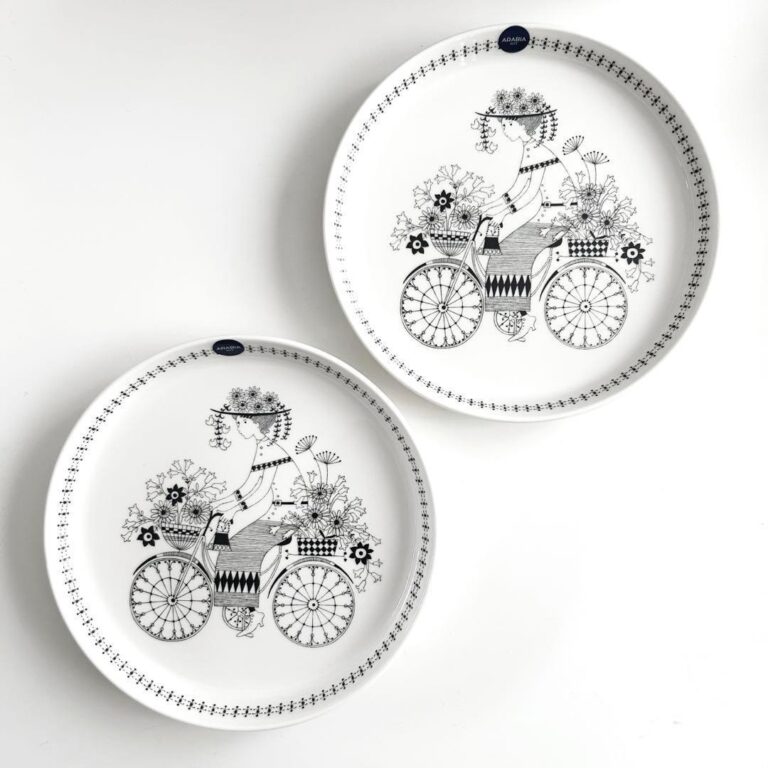 Read more about the article Brand new Arabia Emilia 7.4in (19cm) plate set of 2  150th anniversary From JP