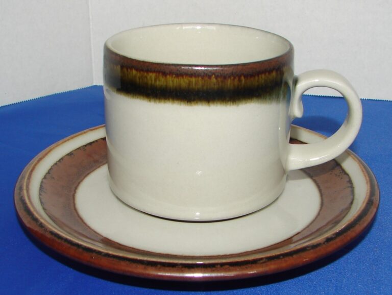 Read more about the article KARELIA ARABIA OF FINLAND FLAT CUP and SAUCER SET ~ 7 AVAILABLE