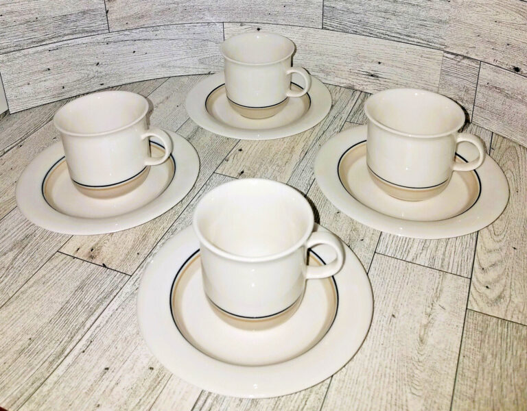 Read more about the article Arabia Finland Seita Arctica Stripped Coffee Espresso Set of 4 Cups and Saucers