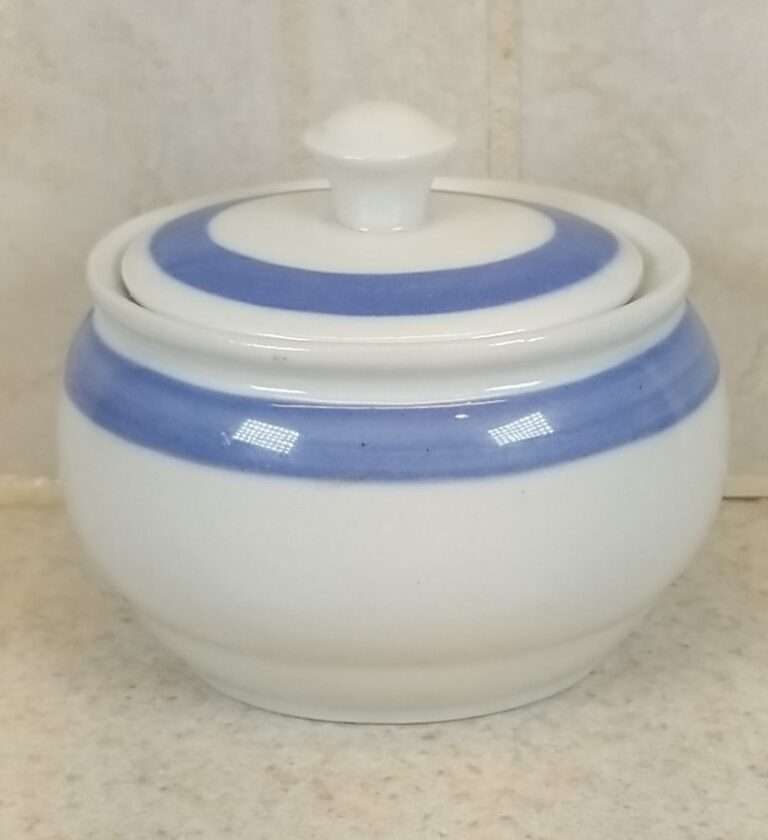 Read more about the article Arabia of Finland Ribbons Blue Mini Sugar Bowl and Lid 3 1/8″