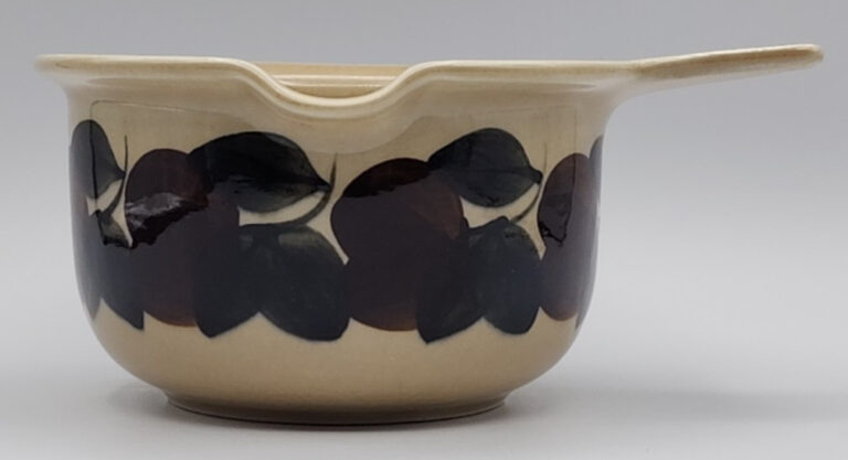 Read more about the article Ruija Troubadour Arabia of Finland Open Sauce Boat Gravy Boat 7″ x 5 5/8″