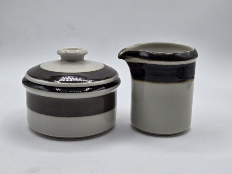 Read more about the article Arabia Finland Karelia Stoneware Suger Bowl With Lid And Creamer