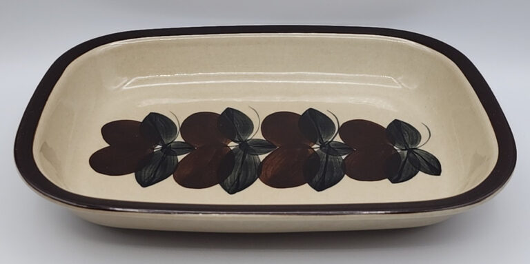 Read more about the article Ruija Troubadour Arabia Finland Oval/Rectangular Platter 13 3/4″ x 10″