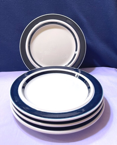 Read more about the article 4 VINTAGE ESTATE ARABIA FINLAND ANEMONE SALAD BREAD BUTTER PLATES 7.75in