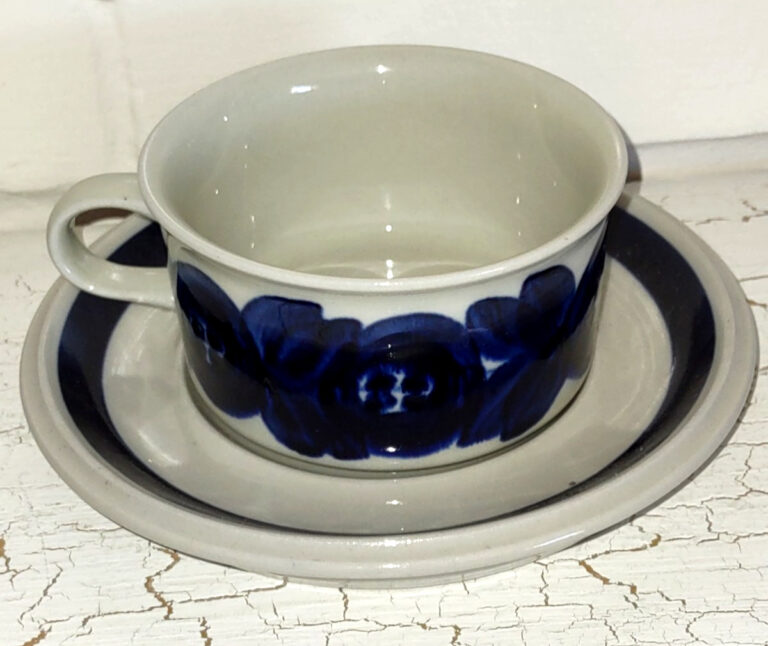 Read more about the article 1950s Arabia Finland Hand Painted ANEMONE Blue Ulla Procope Cup and Saucer