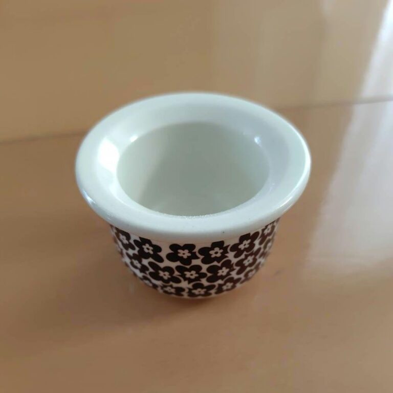 Read more about the article ARABIA Faenza Egg Cup Arabia Tableware