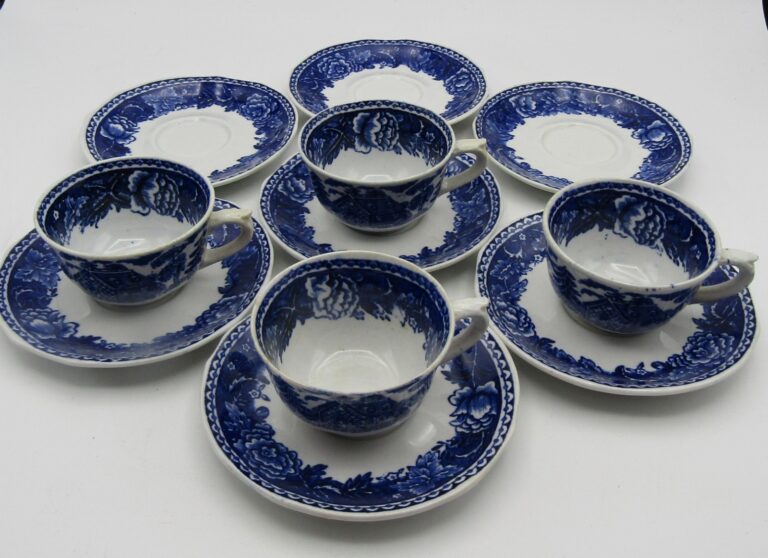Read more about the article VINTAGE ARABIA OF FINLAND “LANDSCAPE BLUE” DEMITASSE/ESPRESSO CUPS and SAUCERS