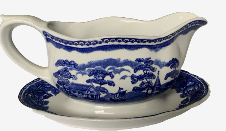 Read more about the article Arabia of Finland Gravy Bowl Plate Landscape Blue 8 x 3.25″ Disc No flaws Vtg