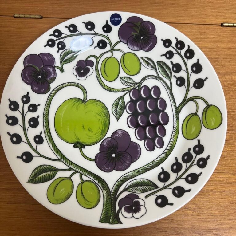 Read more about the article Brand new ARABIA Paratiisi plate  10.2in (26cm) From Japan F/S