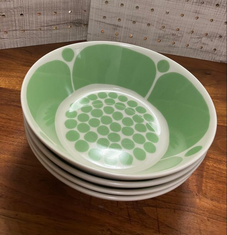 Read more about the article ARABIA Sunnuntai Bowl Set of 4 Light Green