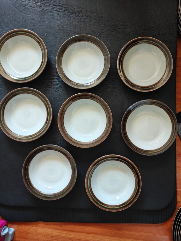 Read more about the article 8x Arabia Karelia Finland Rimmed Cereal Bowls Karelia 6 3/4″ X 1 1/4″