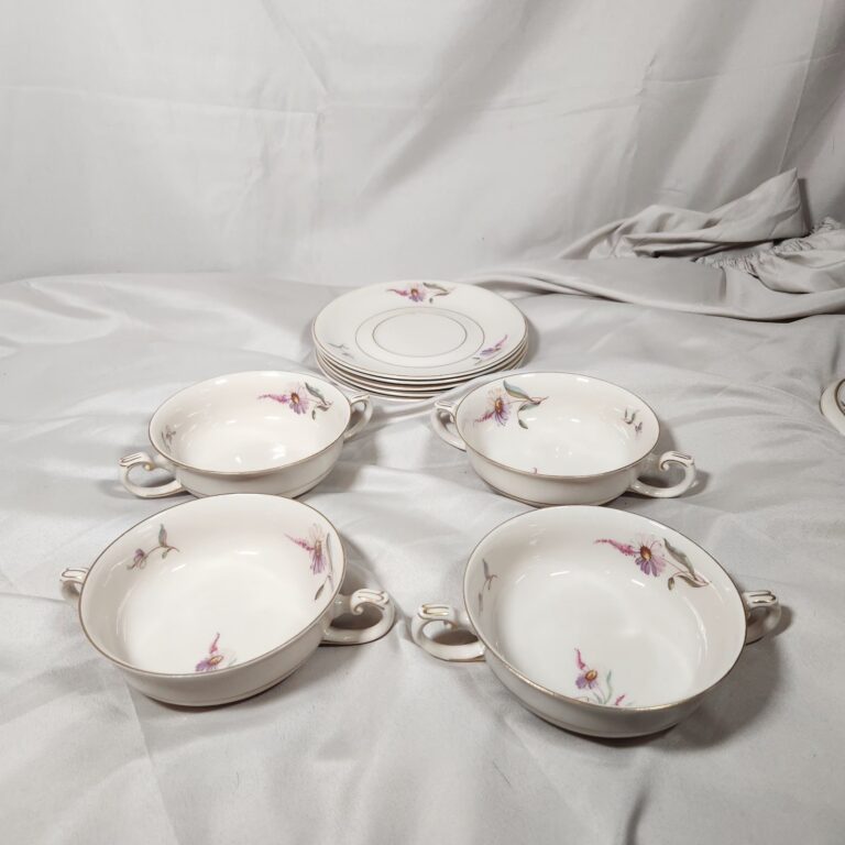 Read more about the article Arabia Finland Bouillon Cups and Saucers Set – 4 Cups + 5 Saucers Floral Gold Trim