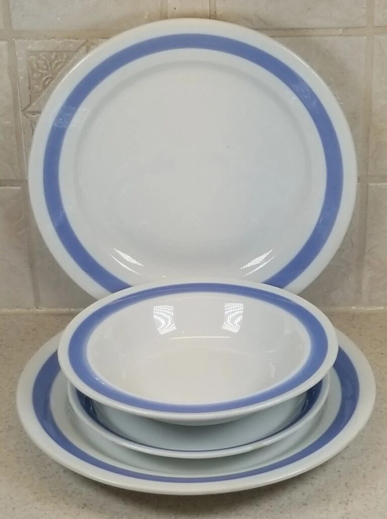 Read more about the article Arabia of Finland Ribbons Blue 2 Salad Plates 8 5/8″ Cereal Bowl 6 1/2″ Saucer