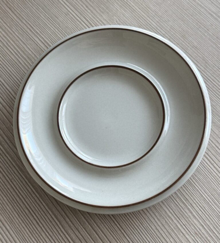 Read more about the article Arabia Finland Fennica Saucer Plate Excellent Condition 5.6”
