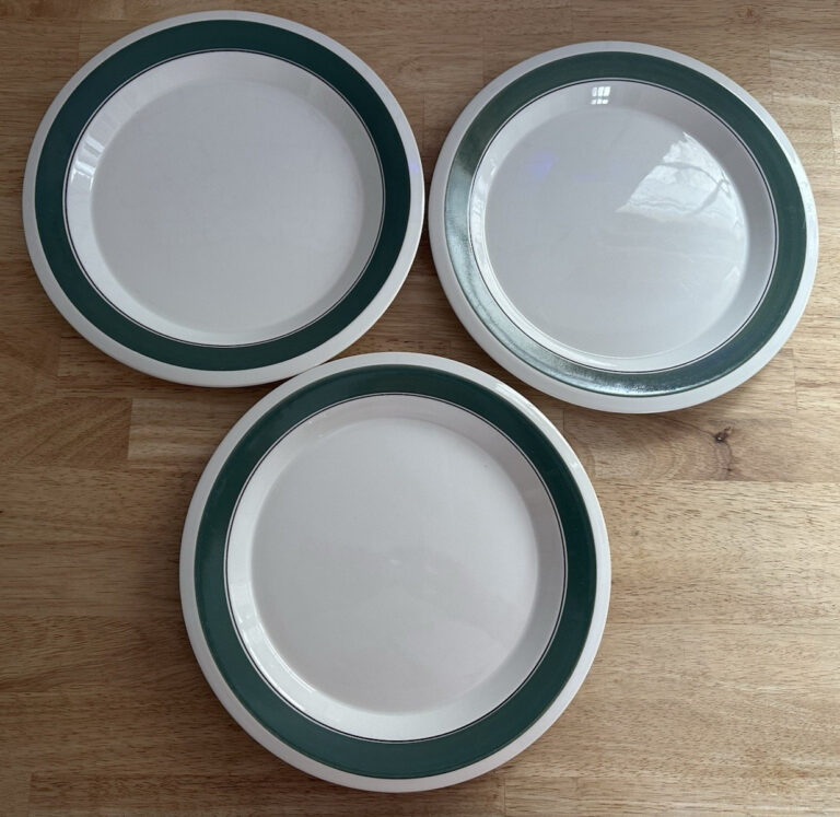 Read more about the article 3 Arabia of Finland KIRSIKKA Dinner Plates 10 3/8″ Large Green Band Navy Stripe