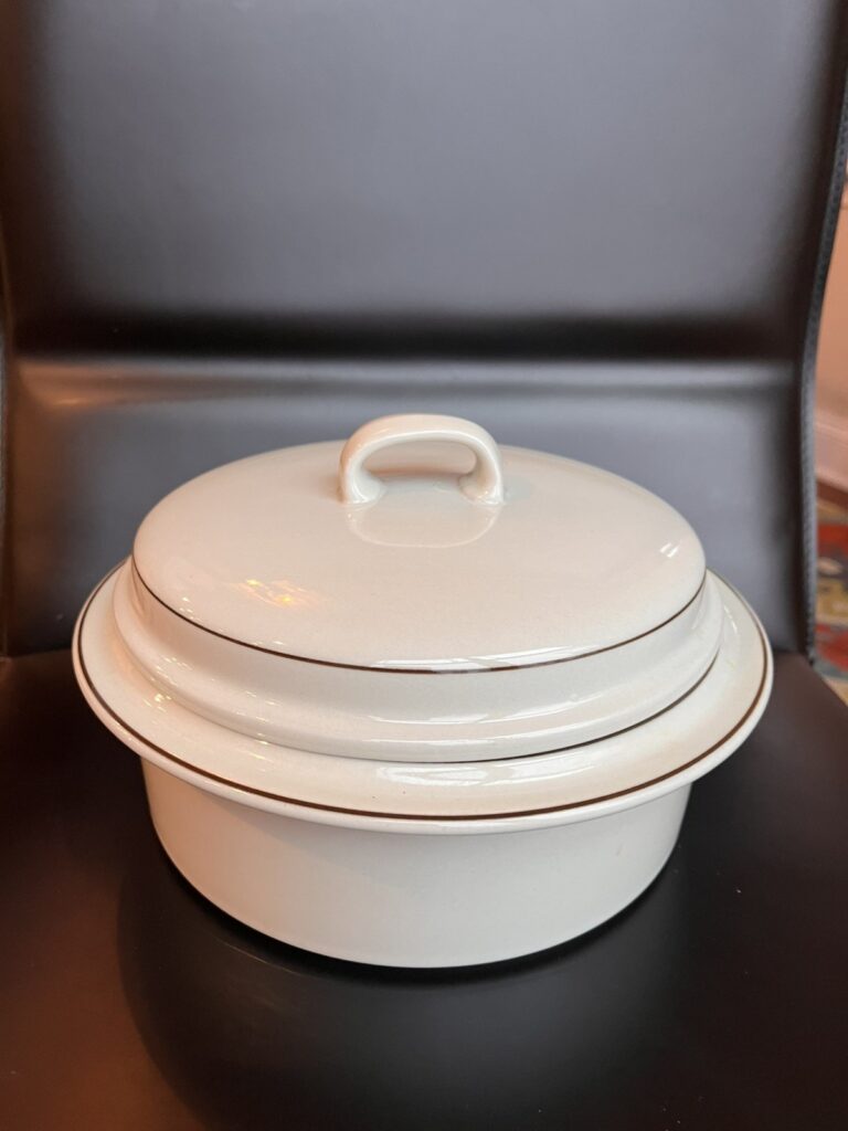 Read more about the article Vintage Arabia of Finland Fennica Casserole Earthenware 1.5 – 2qts  with Lid