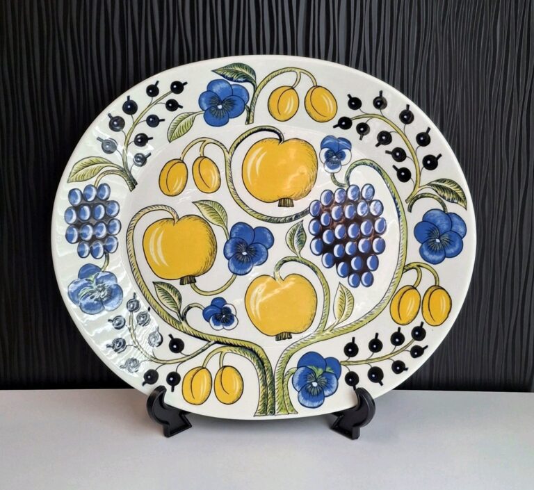 Read more about the article Vintage Birger Kaipiainen for Arabia Paratiisi Oval Platter 14″ x 12″