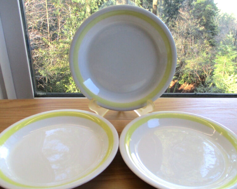 Read more about the article Vintage Arabia Finland Ribbons Yellow 3 Salad Plates 7 1/2″ Stripe Disc Blue