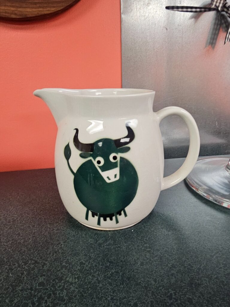 Read more about the article VINTAGE ARABIA FINLAND GREEN BULL COW PITCHER BY KAJ FRANCK  MID CENTURY MCM  6″