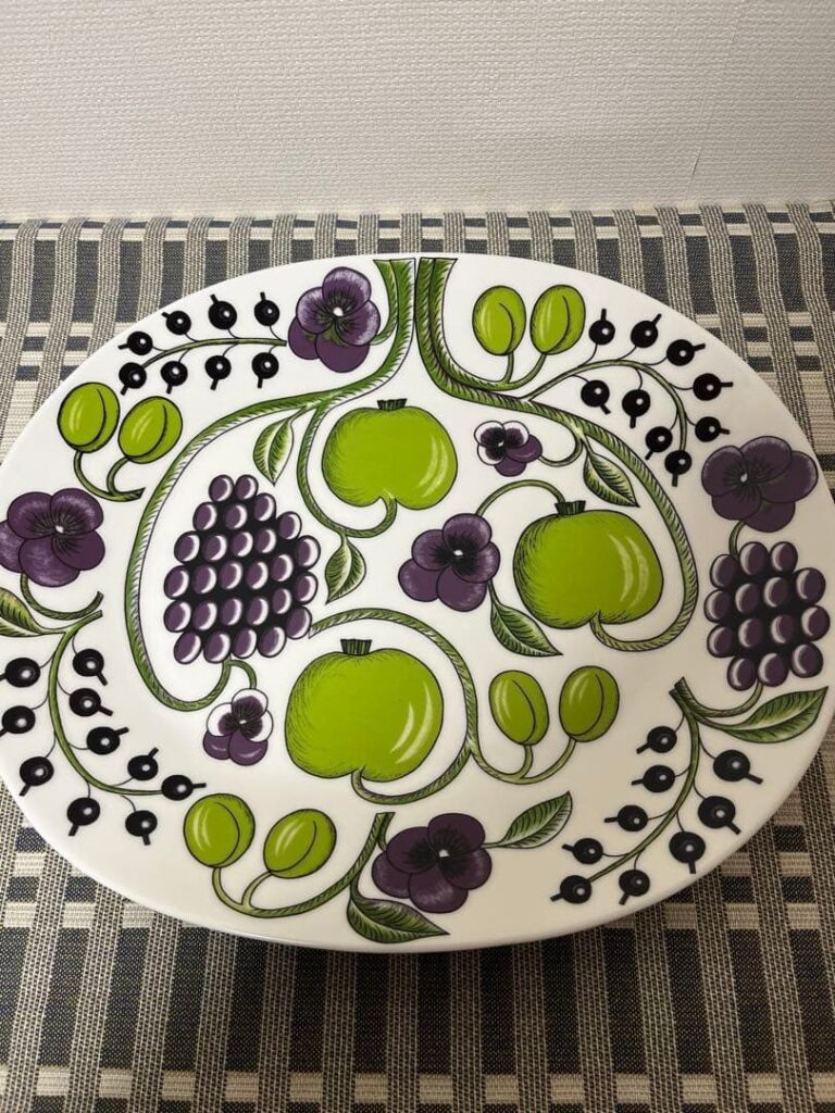 Read more about the article Arabia Paratiisi Purple Serving Platter Plate 36cm