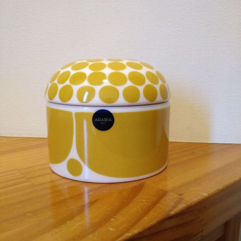 Read more about the article Arabia Sunnuntai Yellow Jar With Lid 250ml