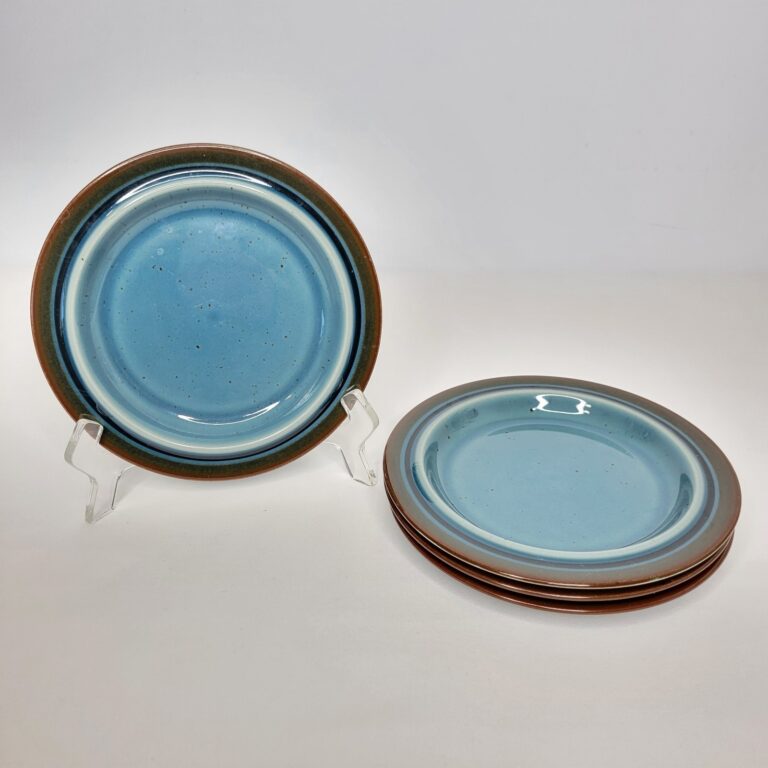 Read more about the article Set of 4 Vintage Arabia Finland Meri Ceramic 6 3/4″ Bread and Butter Plates