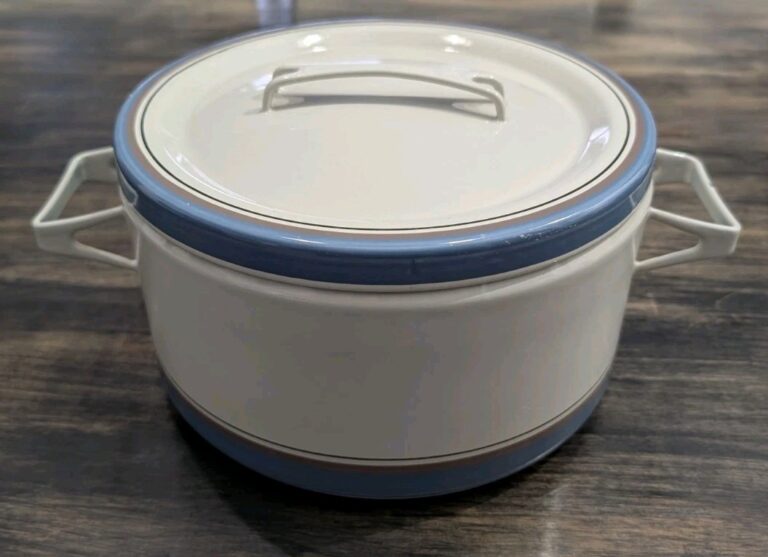 Read more about the article Vintage Arabia Finel Finland Uhtua Enamel Coated Lidded 4 Qt Pot by Seppo Mallat