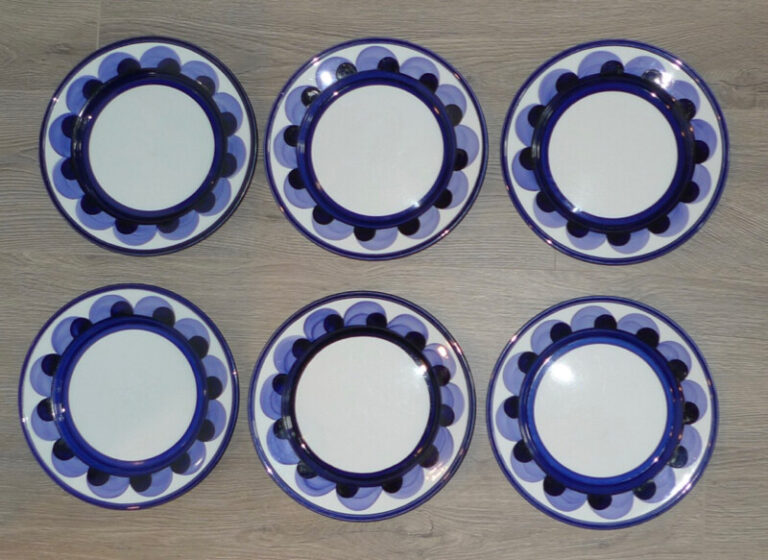 Read more about the article 6 Arabia Finland Blue Paju Dinner Plates Anja Jaatinen Winquist 10-1/4